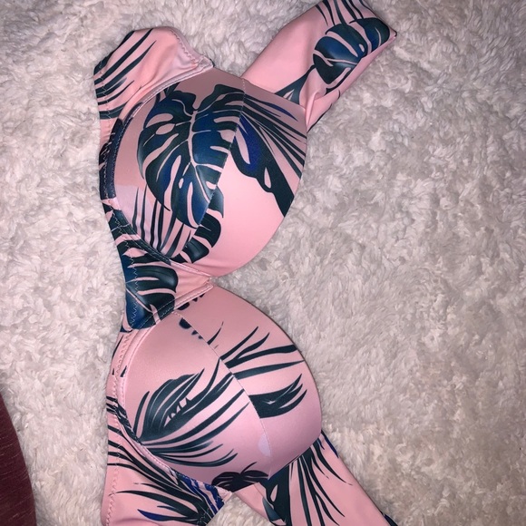 Bikini - Picture 6 of 13